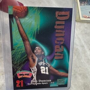 1997 Tim Duncan San Antonio Spurs Basketball Card - Black Jersey
